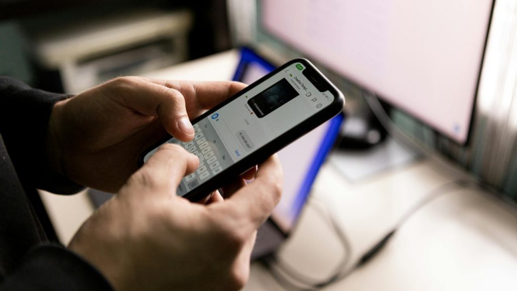 “Signor giudice, ho solo inviato un messaggio su Whatsapp”: 50.000 euro di multa | Meglio disinstallare l’app