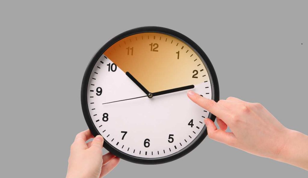 Ora legale, “La cambiate 4 volte quest’anno”: passato il ‘decreto’ | Preparatevi a spostare le lancette di continuo