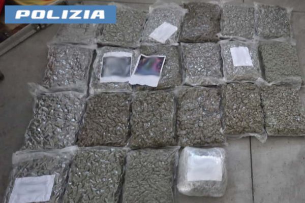 Scoperto deposito con 30 Kg di marijuana per un valore di 300mil euro