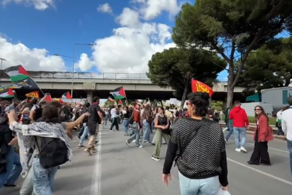 I manifestanti pro Gaza bloccano la circonvallazione di Palermo