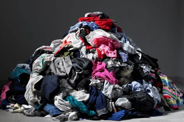 Rifiuti tessili: crescente emergenza per i Comuni siciliani