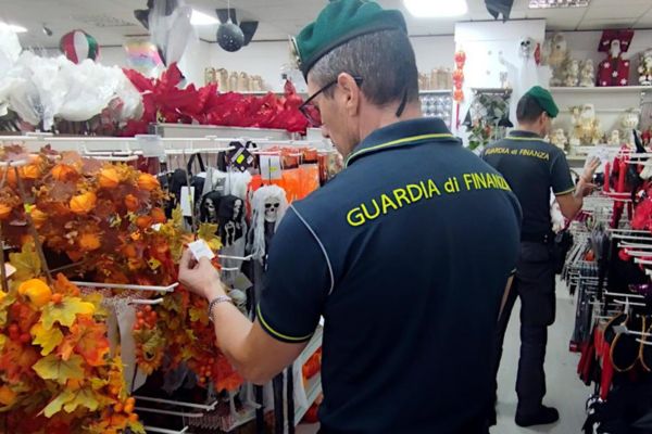 Catania, maxi sequestro di prodotti per Halloween non sicuri