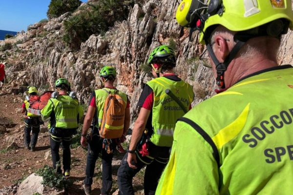 Tragedia a San Vito Lo Capo: climber svizzera muore colpita da un masso alla falesia di Salinella