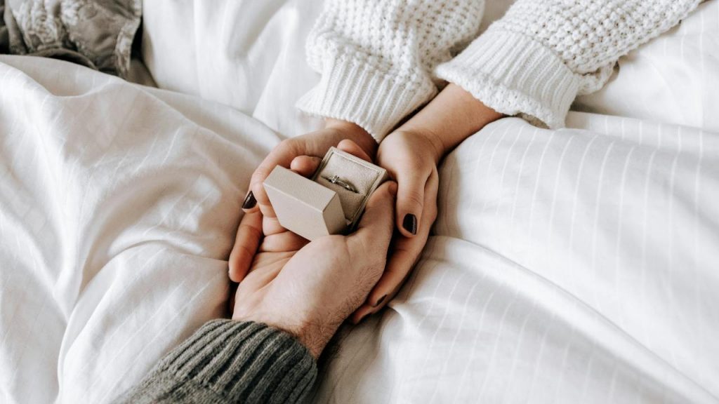 Ultim’ora, “Vietato convivere prima del matrimonio”: lo vieta il CODICE PENALE | Siamo ancora nel 2025 eppure è legge