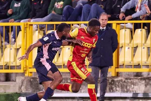 Palermo, prima sconfitta in campionato: il Catanzaro vince 1-0
