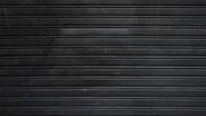 Serrande chiuse - fonte_Freepik - sicilianews24.it