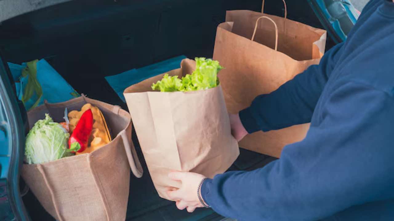 “Agente ho solo fatto la spesa”: 3.000 euro di multa e 5 anni di reclusione | Da oggi la legge lo vieta