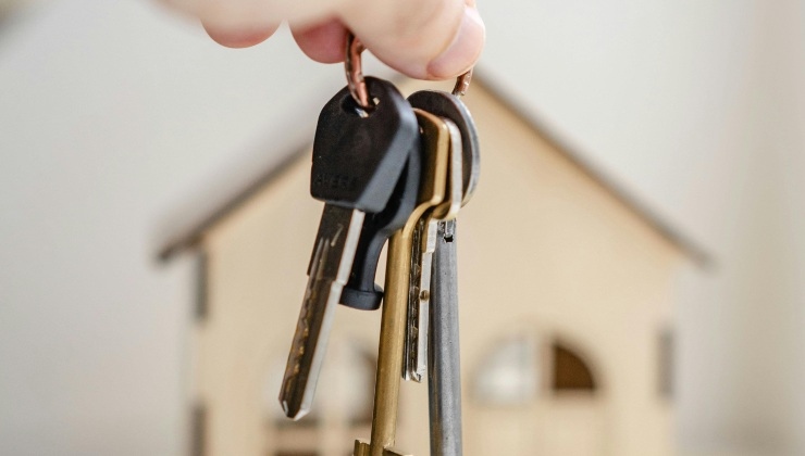 Agenzia delle Entrate, “Chi ha una casa in affitto ci deve dare subito 12.000 euro”: non esistono esenzioni, pagate e basta