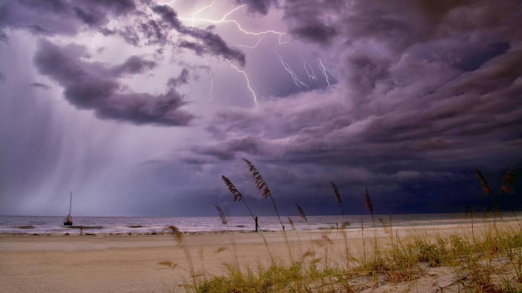 Allerta meteo, nubifragi in Sicilia: l’estate è davvero finita | Dove stare attenti