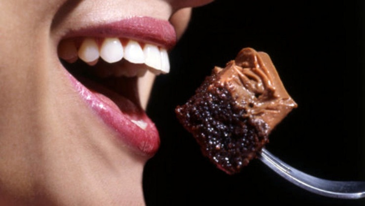 “Vi diamo 5.000 euro al mese per mangiare”: non dovete fare altro tutto il giorno | Sito intasato dai troppi curricula inviati