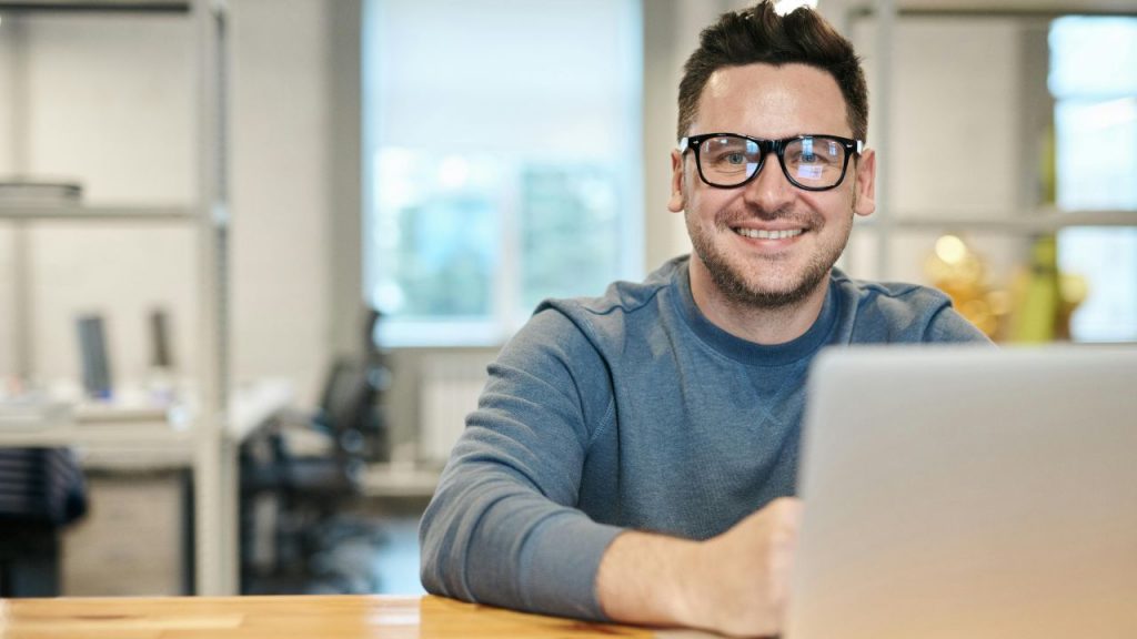 Sorpresa, nella busta paga 142 euro in più | Scatta l’aumento obbligatorio, ogni mese intascate soldi in più