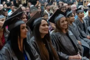 Carriera in Cosmetologia: Guida 2025 a Licenze e Opportunità Professionali