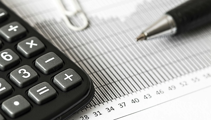 Sorpresa, nella busta paga 142 euro in più | Scatta l’aumento obbligatorio, ogni mese intascate soldi in più