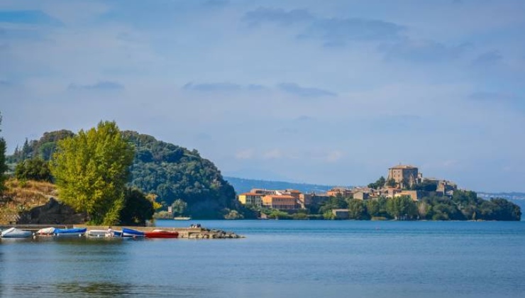 “C’è un lago vulcanico, nemmeno lo sapete”: siciliani dovete guardare bene | è proprio lì