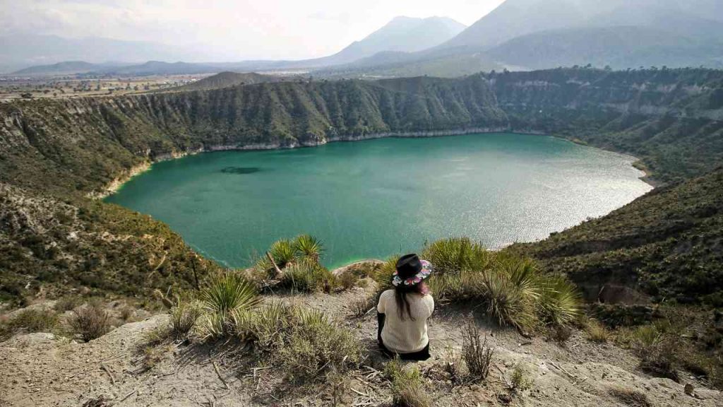 “C’è un lago vulcanico, nemmeno lo sapete”: siciliani dovete guardare bene | è proprio lì