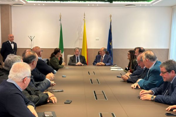 Regionali, Schifani incontra i sindacati: “In Finanziaria le risorse per il contratto 2025-2027”
