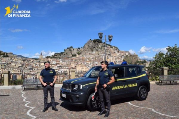 Scoperti 62 percettori indebiti di sussidi sociali a Enna: truffa da oltre 300 mila eur