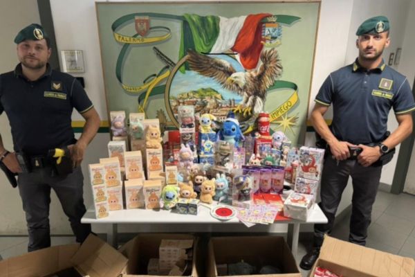 Maxi-sequestro di oltre 10mila peluche “Labubu” contraffatti: denunciati 7 commercianti