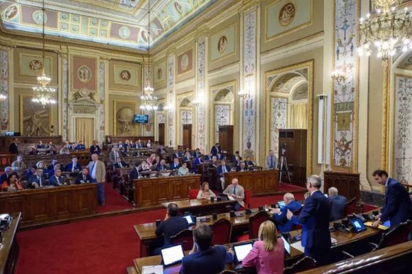 Opposizioni in ritiro a San Martino delle Scale: si valuta mozione di sfiducia o dimissioni di massa contro Schifani