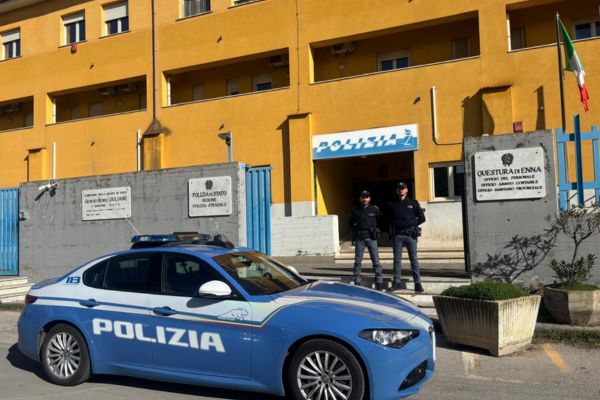Enna, polizia salva uomo da un gesto estremo: intervento tempestivo evita il peggio
