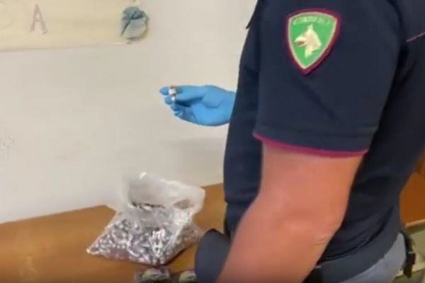 Droga nascosta nel garage: arrestato 57enne a Catania