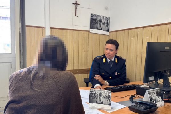 Catania, donna umiliata e picchiata davanti ai figli: 40enne arrestato