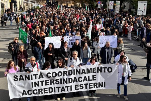 Centrifughe spente e ambulatori chiusi, le richieste della Sanità privata al Governo Schifani