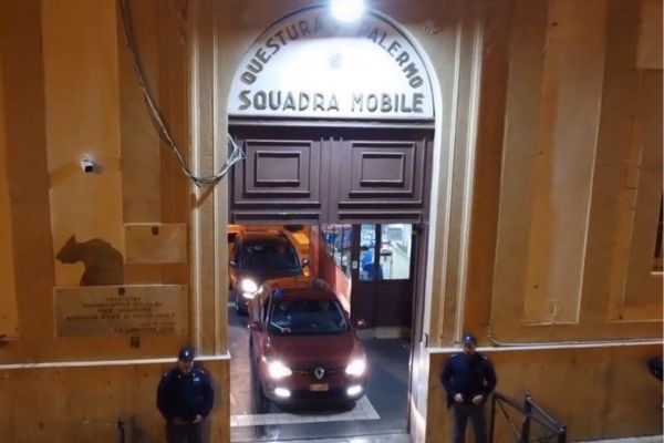 Palermo, giovane arrestato per numerosi reati predatori nel quartiere Borgonuovo