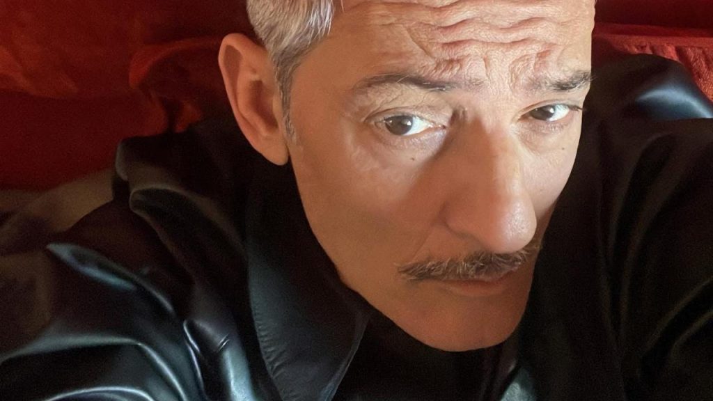 E’ il paesino siciliano preferito di Fiorello: conta solo 30.000 abitanti eppure è splendido