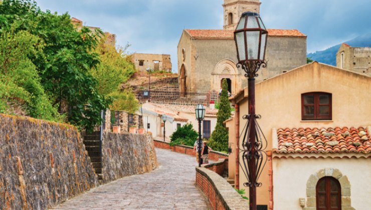Questo borgo siciliano ha ispirato Il Padrino: è particolarissimo, arrivano da tutto il mondo per visitarlo