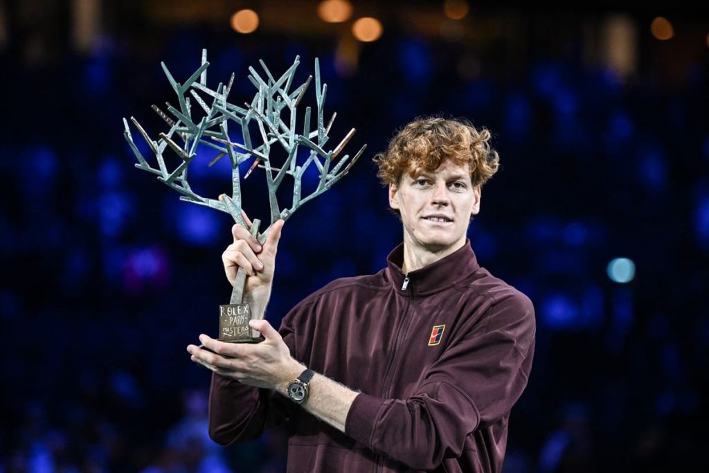 Sinner trionfa al Masters 1000 di Parigi e torna numero 1 del mondo