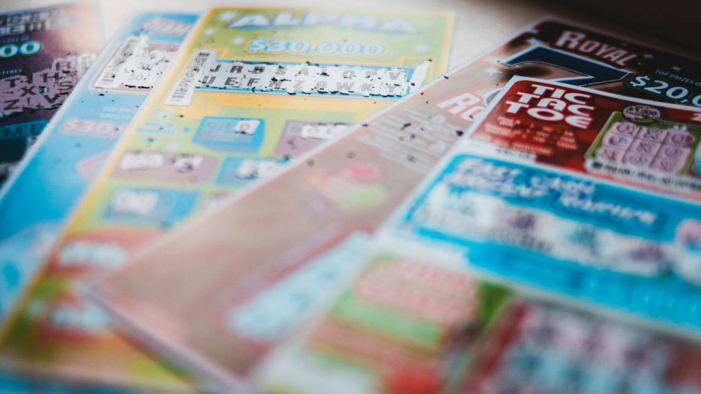 “Unico GRATTA E VINCI vincente” | Paghi 5 euro e ne compaiono 500mila: è già successo in Italia