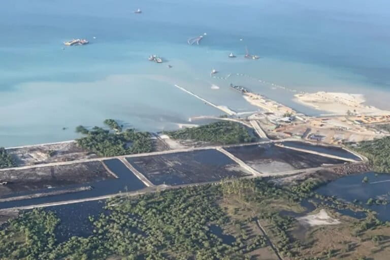 Agenzie britanniche e olandesi ritirano finanziamenti dal controverso progetto LNG di Total in Mozambico.