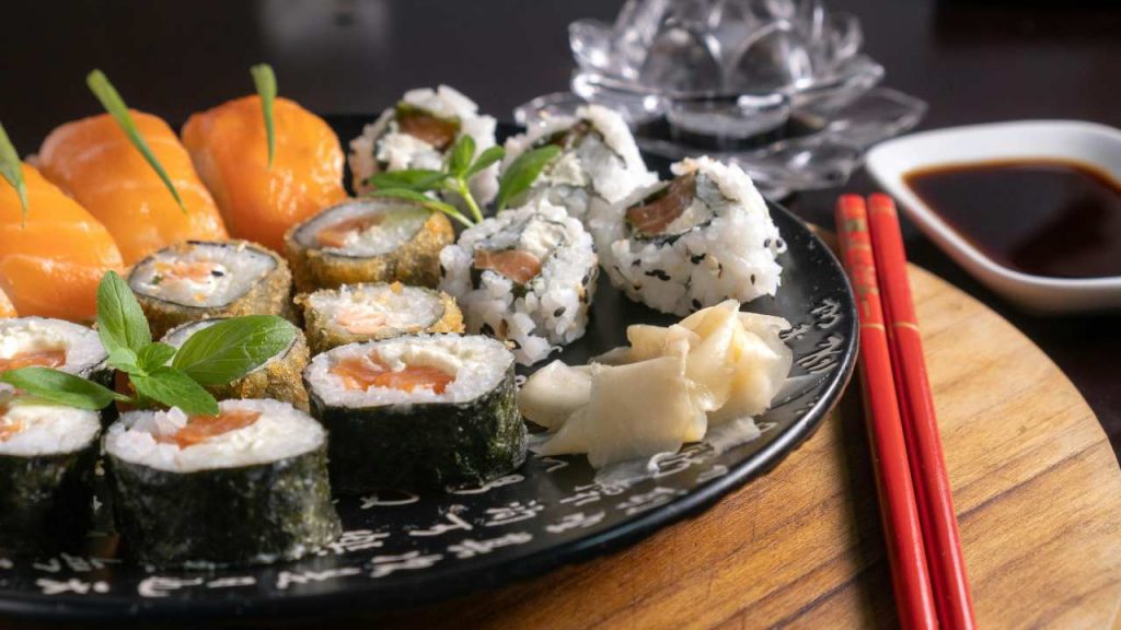 Sushi, vi fanno pagare un salasso e non è neanche cibo autentico: questo non dovete ordinarlo mai