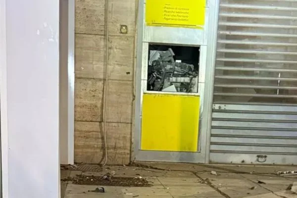 Esplosione allo sportello Postamat del quartiere Zen: assalto fallito