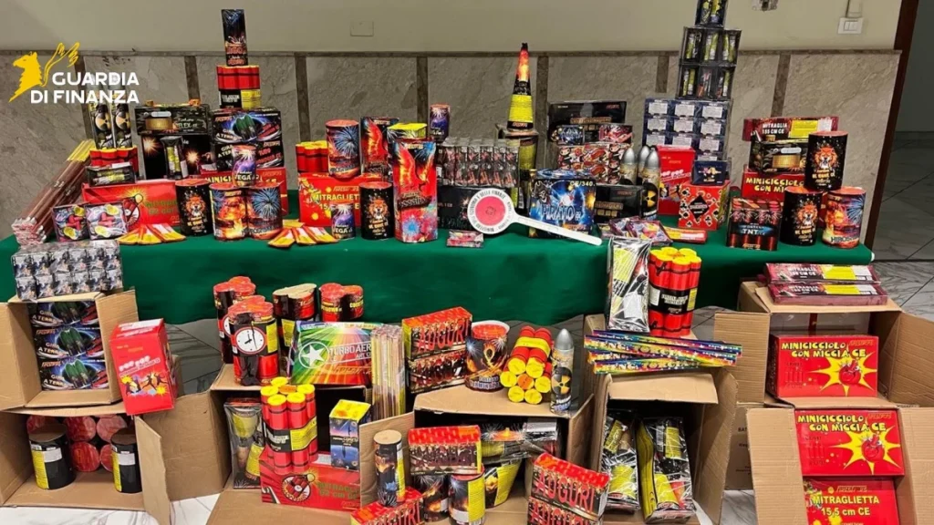 Sequestrati oltre un milione di addobbi natalizi con falso “made in Italy” e 44 mila botti illegali
