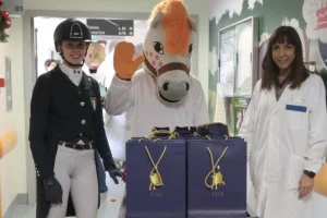 All’Ospedale Vincenzo Cervello di Palermo, lunedì prossimo, un vero pony porterà gli auguri e tanti...