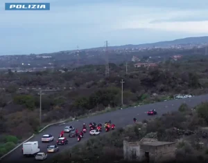 Corsa clandestina di cavalli a Camporotondo Etneo: 15 denunciati dalla Polizia di Stato