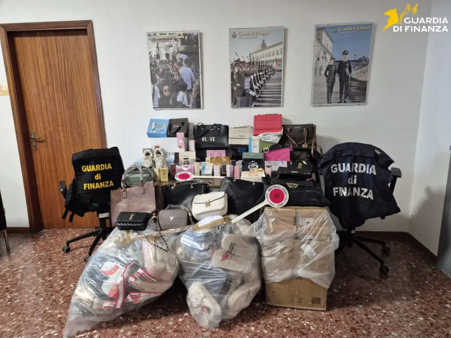 Due sorelle vendevano in diretta social capi contraffati, denunciate dalla GdF