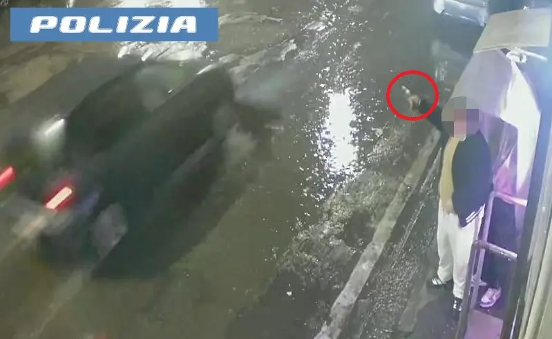 Tentano di forzare un distributore di sigarette: denunciati due giovani a Catania