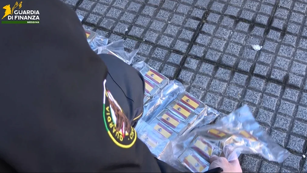 Sequestrati 4 chili di hashish sullo Stretto di Messina: arrestato un corriere