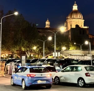 “Dacci i soldi o ti spacchiamo la faccia”: arrestati due parcheggiatori abusivi a Catania