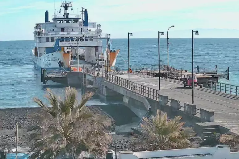 Ripristino urgente del molo di Stromboli dopo il ciclone Harry