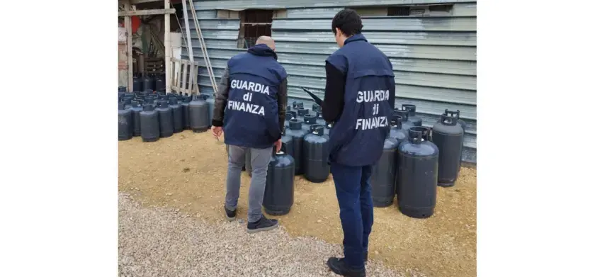 Scicli, deposito abusivo di GPL in area rurale: sequestrate 117 bombole