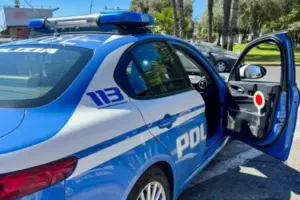 Inseguimento per le vie del centro a Catania: investito un poliziotto