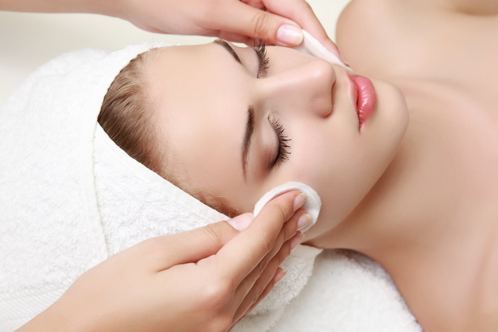Peeling chimico: 5 benefici che spiegano perché è tra i trattamenti estetici più amati
