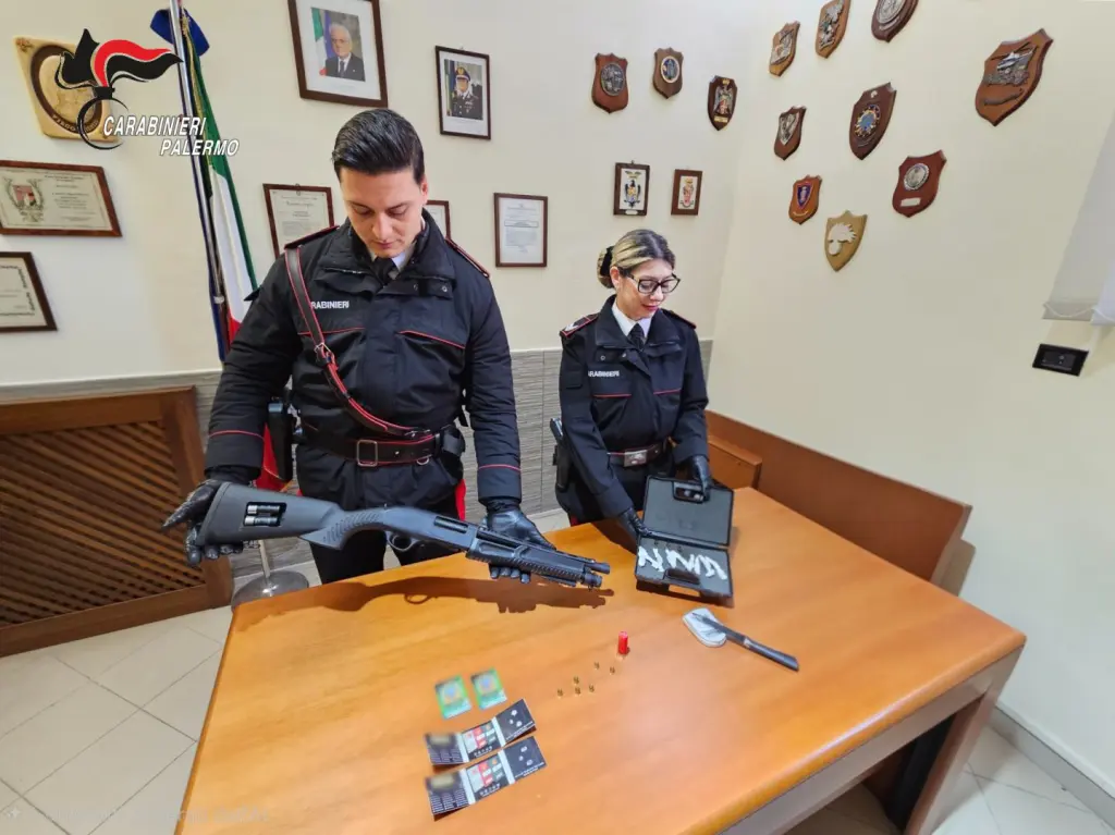 Palermo, arrestato un 26enne per detenzione di armi e hashish