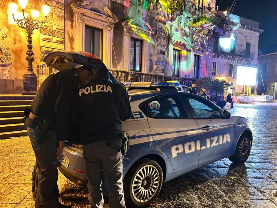 Acireale, minacciano uno steward: denunciati tre giovani, uno aveva un tirapugni