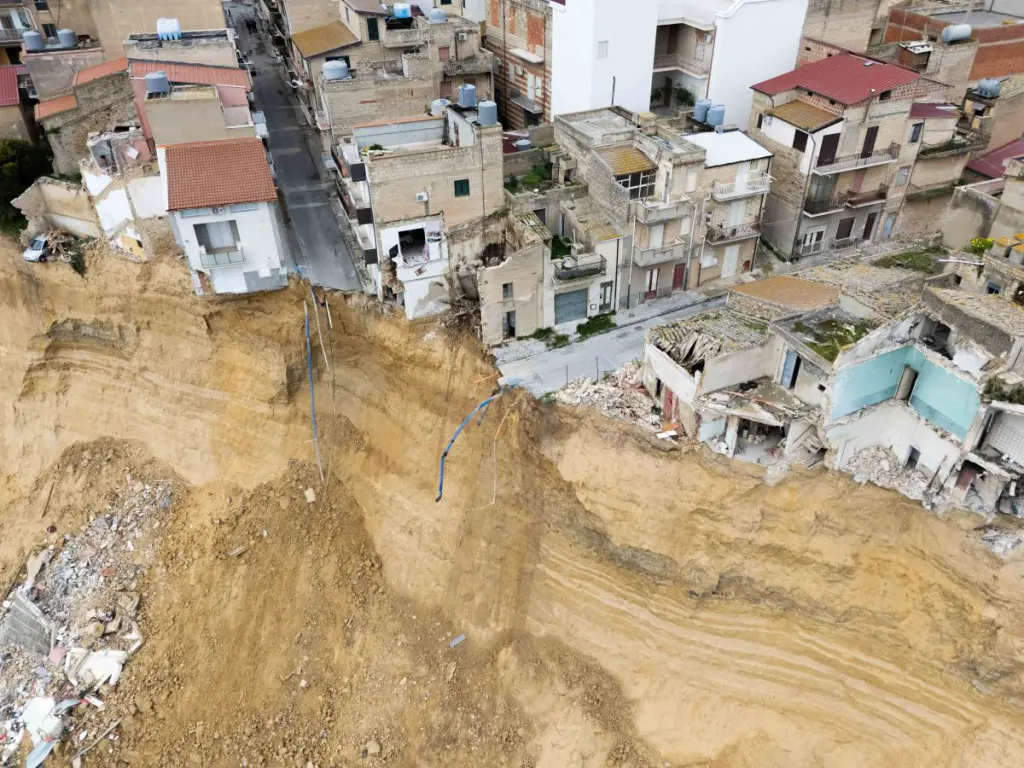 Frana di Niscemi, rilievi con i droni in fase conclusiva: al via il recupero degli effetti personali