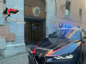 Spinge la moglie giù dal balcone, arrestato nel Messinese per tentato omicidio